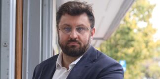 Ζαχαριάδης (ΣΥΡΙΖΑ): Αφίσα ΠΑΣΠ στο Πολυτεχνείοθυμίζει ΔΑΠ – ΝΔΦΚ, όχι αντικομμουνισμός