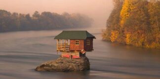 Casa Drina: Το αλλόκοτο σπίτι-πλωτή ξηρασία που αψηφά τη φύση στη Σερβία