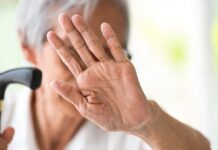Παράνομο «Γηροκομείο» στους Αμπελόκηπους: Απειλές και εξευτελισμός ηλικιωμένων