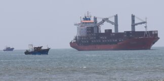 Στενά Ορμούζ: Ιράν κλείνει τη ναυσιπλοΐα – Χάος στις αγορές, δεξαμενόπλοια σε κίνδυνο