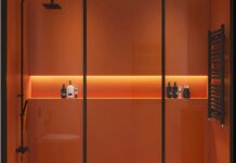 Αντίο στη διάφανη ντουζιέρα: Η νέα τάση που ανατρέπει το μπάνιο