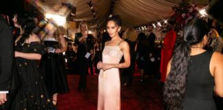 Ανοιξιάτικη Μόδα 2026: Το Νυχτικό-Φόρεμα που Κατακτά τις Βόλτες