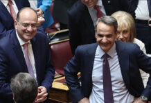 Μακάριος Λαζαρίδης: Το παρασκήνιο της παραίτησης και ο ρόλος της Ντόρας Μπακογιάννη