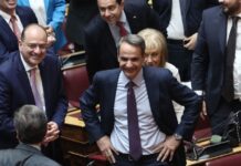 Διορισμοί: Η σύζυγος του Λαζαρίδη αντικαθιστά τον σύζυγο σε κυβερνητική θέση