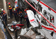 Τραγωδία τρένων στην Ινδονησία: Αυξάνεται ο αριθμός των νεκρών, δεκάδες παγιδευμένοι