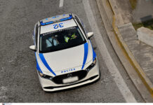 Αίγινα: 16χρονη απείλησε με μαχαίρι συμμαθητές σε στάση λεωφορείου