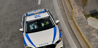 Αίγινα: 16χρονη απείλησε με μαχαίρι συμμαθητές σε στάση λεωφορείου