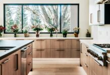 Κουζίνα Χωρίς Ακαταστασία: Έξυπνα Έπιπλα για Αποθήκευση και Στυλ