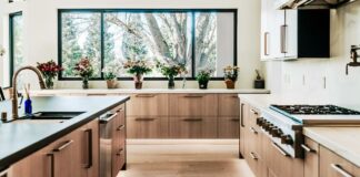 Κουζίνα Χωρίς Ακαταστασία: Έξυπνα Έπιπλα για Αποθήκευση και Στυλ