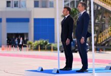 Μητσοτάκης – Μακρόν στη Φρεγάτα «Κίμων»: Ζωντανή Εικόνα από το Στρατηγικό Σημείο