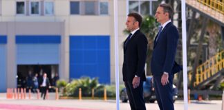 Μητσοτάκης – Μακρόν στη Φρεγάτα «Κίμων»: Ζωντανή Εικόνα από το Στρατηγικό Σημείο