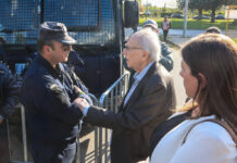 Ένταση: Κωνσταντοπούλου εναντίον κλούβας που έκανε θόρυβο κατά τις δηλώσεις!