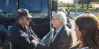 Ένταση: Κωνσταντοπούλου εναντίον κλούβας που έκανε θόρυβο κατά τις δηλώσεις!