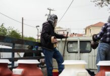 Μεσότοπος: Κάτοικοι Μπλοκάρουν Εισόδους Δυσχεραίνοντας την Κτηνιατρική Επίσκεψη