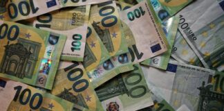 Ξέχασε 30.000€, χρυσές λίρες & κοσμήματα σε λεωφορείο: Ηλικιωμένη πίσω από την απώλεια