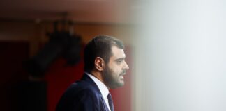 Μαρινάκης: 'Όσοι διακινούν χυδαία ψέματα ας κοιταχτούν στον καθρέφτη'