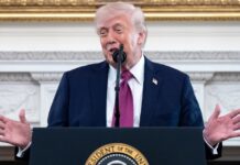 Τραμπ και Λευκός Οίκος περνούν ξανά στην επίθεση εναντίον πολιτικών αντιπάλων του προέδρου