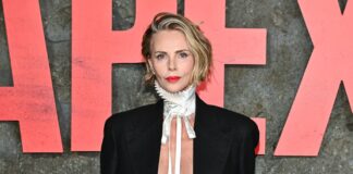 Charlize Theron: Η αινιγματική εμφάνιση με κοστούμι Dior που συζητήθηκε