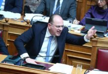 Επίθεση Λαζαρίδη στη «φοβική κυβέρνηση» που παραιτεί όποιον «στοχοποιεί ο Βαξεβάνης»