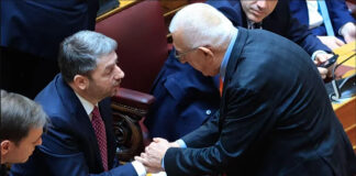 ΠΑΣΟΚ: Διάψευση για αναβολή στο Κράτος Δικαίου – Ανδρουλάκης – Κακλαμάνης