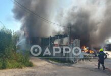 Φωτιά Καλαμάτα: Μεγάλη ανάφλεξη σε αποθήκη οικοδομικών υλικών