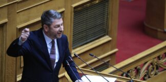 Ανδρουλάκης: «Κότες» η κυβέρνηση για θεσμικές εκτροπές – Ο Παπασταύρου απαντά