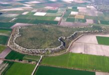 Μυκηναϊκή Ακρόπολη Γλα: Αποκαταστάσεις σε Πύλη και Τείχος Ενισχύουν την Ανάδειξή της