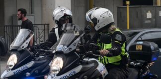 Μαζική Αστυνομική Επιχείρηση σε Μέγαρα-Νέα Πέραμο: Επτά Συλλήψεις σε Οικισμούς