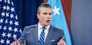 Χέγκσεθ στο Πεντάγωνο: Σταυροφορία, 'πολιτιστικός πόλεμος' και εκκαθαρίσεις