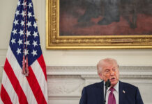 Τραμπ: Εντολή στο Ναυτικό να «εξουδετερώνει» ιρανικά σκάφη που τοποθετούν νάρκες στα Στενά