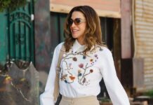 Βασίλισσα Ράνια: Το απόλυτο ανοιξιάτικο look γραφείου με λευκό πουκάμισο & τέλειο παντελόνι