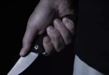 Αίγινα: 16χρονη απείλησε συμμαθητές με μαχαίρι – Συνελήφθησαν και οι δύο