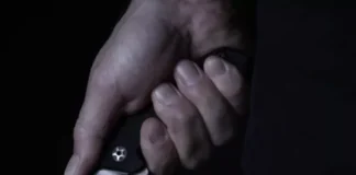 Αίγινα: 16χρονη απείλησε συμμαθητές με μαχαίρι – Συνελήφθησαν και οι δύο