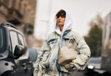 Hoodies με τέχνη: Η μόδα αγκαλιάζει την αυθεντικότητα και την ελληνική ταυτότητα