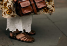 Grandpa Shoes: Η ανατροπή της μόδας που κατέκτησε τις πασαρέλες και την καθημερινότητα