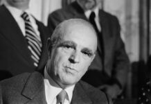 28 χρόνια από την Ιστορία: Η ΝΔ τιμά τον Εθνάρχη Κωνσταντίνο Καραμανλή