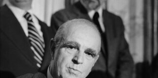 28 χρόνια από την Ιστορία: Η ΝΔ τιμά τον Εθνάρχη Κωνσταντίνο Καραμανλή