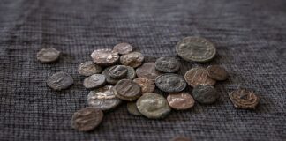 Θησαυρός χρυσού ανακαλύφθηκε σε τσεχικό χωράφι: Ιστορική αξία