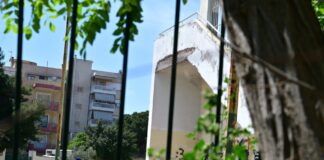 Χαϊδάρι: Κρίσιμη η μάχη για 13χρονη μετά από πτώση από σχολικό μπαλκόνι