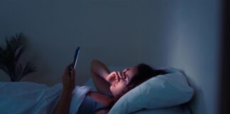 Οθόνη πριν τον ύπνο: Μυστήρια και επιπτώσεις στην ξεκούραση