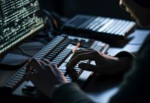 Σάλος: Το «πουλόβερ» που εκθέτει τη ΝΔ και συνδέεται με Λιβάνιο