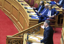 Δικομματική μάχη: ΝΔ-ΠΑΣΟΚ αναβιώνουν παλιές κόντρες για TikTok & πτυχία