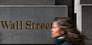 Wall Street: Πτώση με φόντο την αλματώδη άνοδο του πετρελαίου