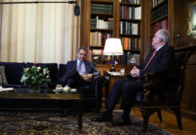 Μητσοτάκης: «Το καλύτερο κάναμε για τα νοικοκυριά» – Αντιπολίτευση: «Εκτός πραγματικότητας»