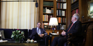 Μητσοτάκης: «Το καλύτερο κάναμε για τα νοικοκυριά» – Αντιπολίτευση: «Εκτός πραγματικότητας»