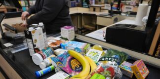 Απόλυση μετά από 25 χρόνια: Μια ταμία έχασε τη δουλειά της για 2,5 ευρώ