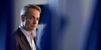 ΝΔ: Πονοκέφαλος Μητσοτάκη – Φθορά, εσωστρέφεια και η «κόντρα» στα γαλάζια έδρανα