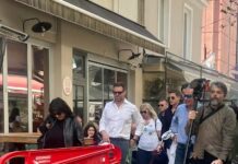 Κασσελάκης στον Βόλο: Βόλτα στην Ερμού και επαφές για το νέο γραφείο