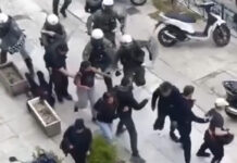 Βίντεο σοκάρει: Αστυνομικός κλωτσά διαδηλώτρια που χτυπά το κεφάλι της