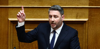 Ανδρουλάκης: «Χυδαίο ντιλάρισμα» για την κυβέρνηση, «ψίχουλα» για τους πολίτες